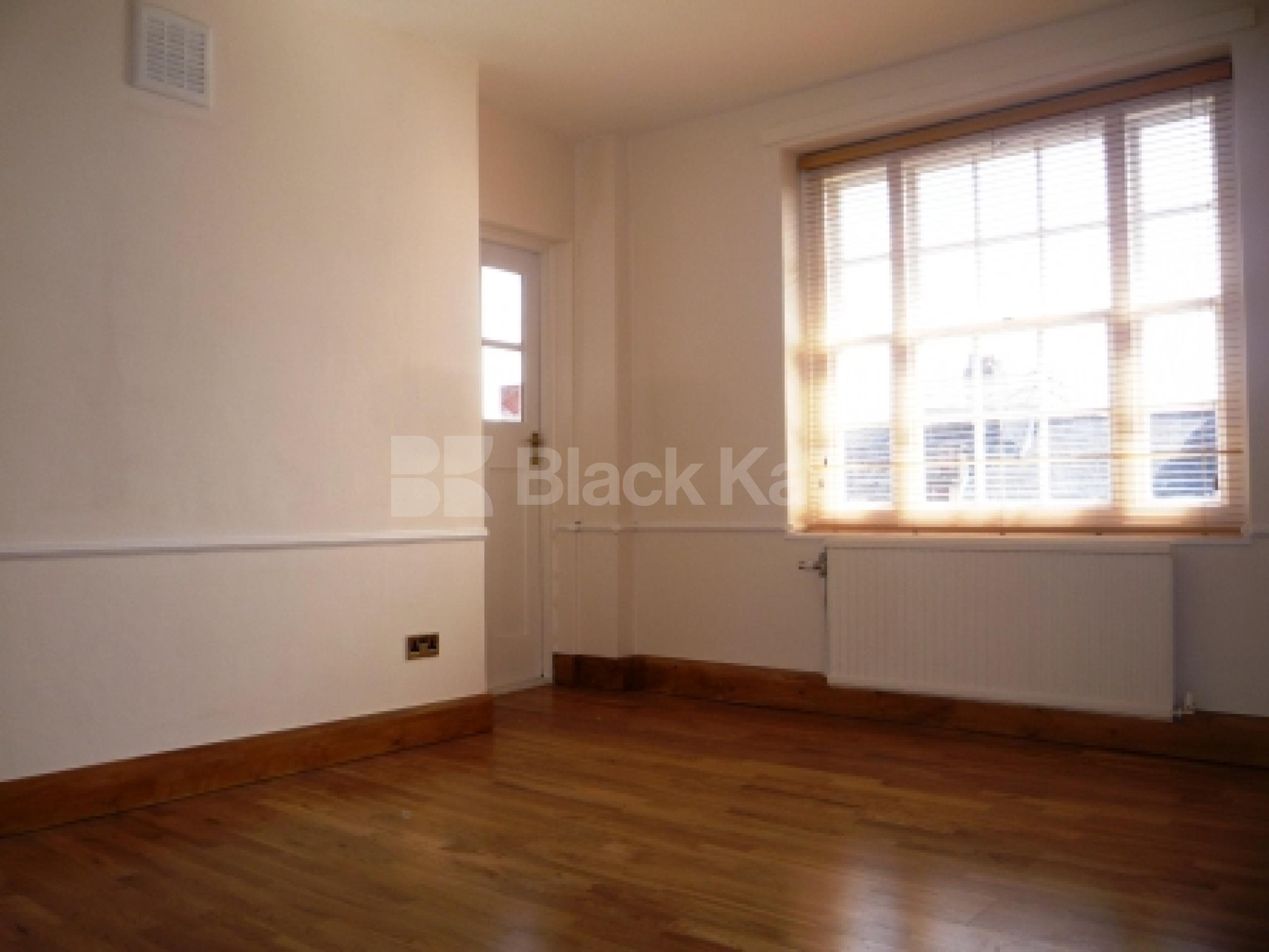			INCLUDING HEATING AND HOT WATER!, 2 Bedroom, 1 bath, 1 reception Flat			 Crouch Hill, CROUCH END N8