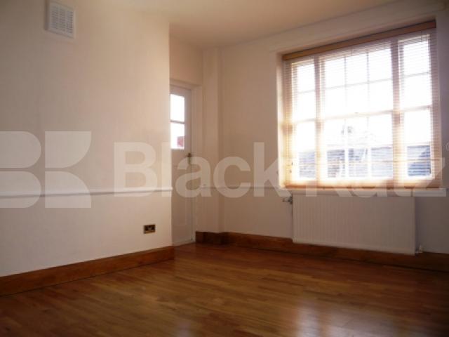 			INCLUDING HEATING AND HOT WATER!, 2 Bedroom, 1 bath, 1 reception Flat			 Crouch Hill, CROUCH END