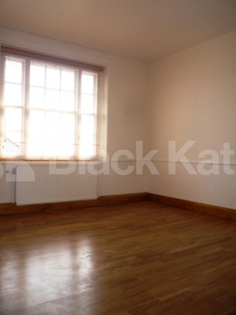 			INCLUDING HEATING AND HOT WATER!, 2 Bedroom, 1 bath, 1 reception Flat			 Crouch Hill, CROUCH END