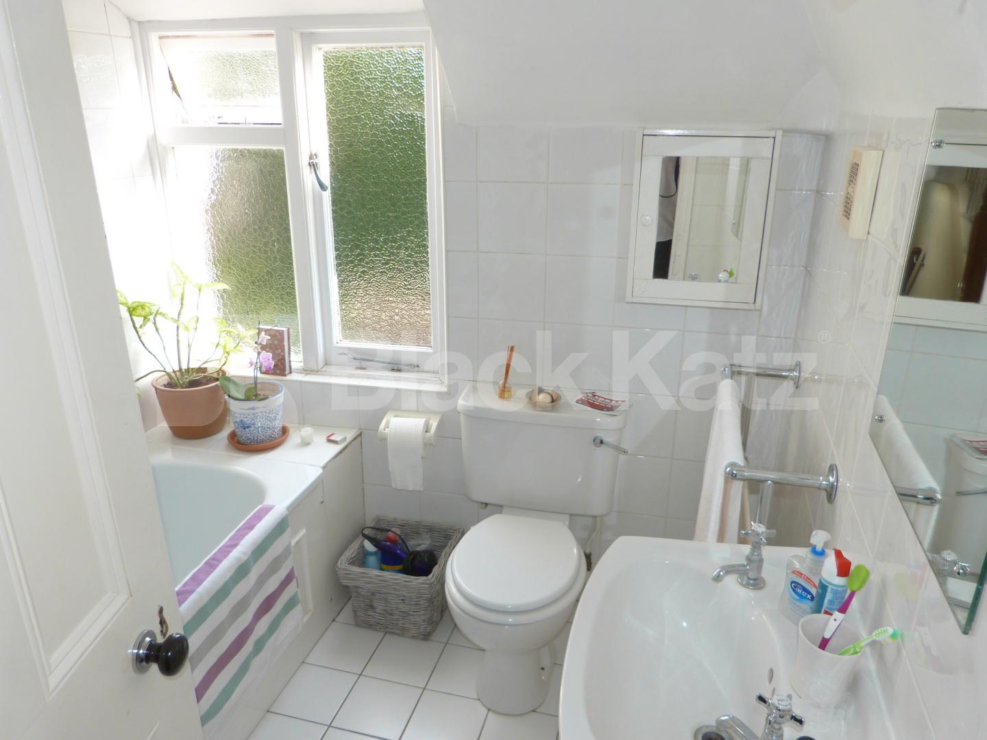 			Beautiful Top floor Apartment !, 1 Bedroom, 1 bath, 1 reception Flat			 Weston Park, Crouch End