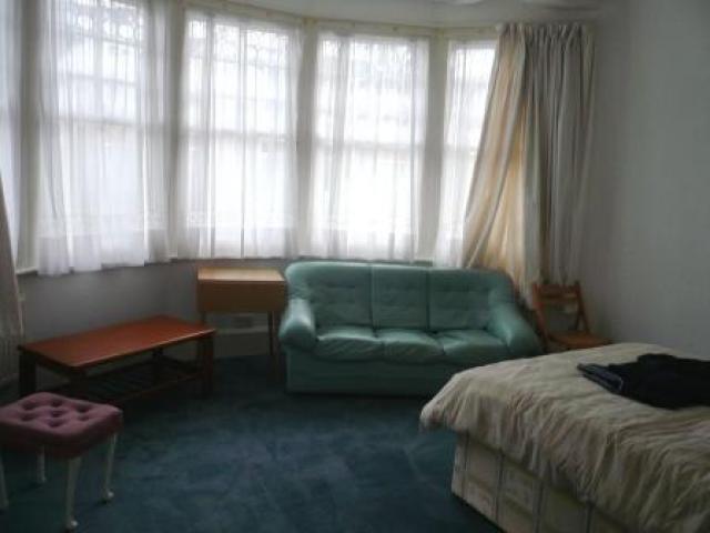 			Studio Apartment, 1 bath, 1 reception Studio			 Dartmouth Road, WILLESDEN GREEN