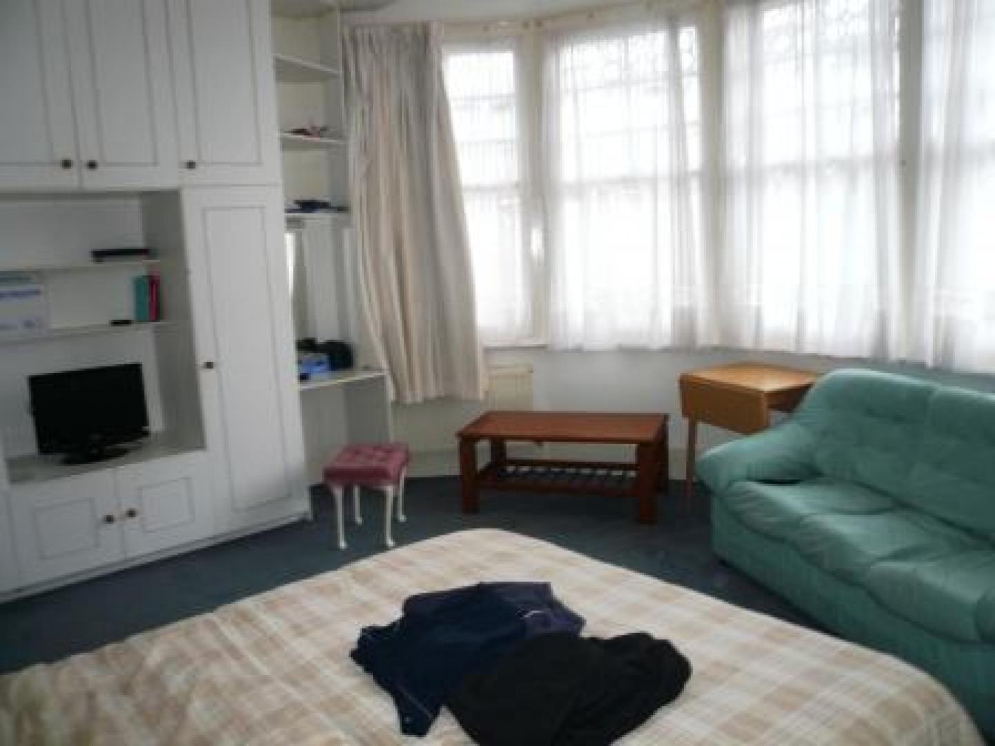 			Studio Apartment, 1 bath, 1 reception Studio			 Dartmouth Road, WILLESDEN GREEN