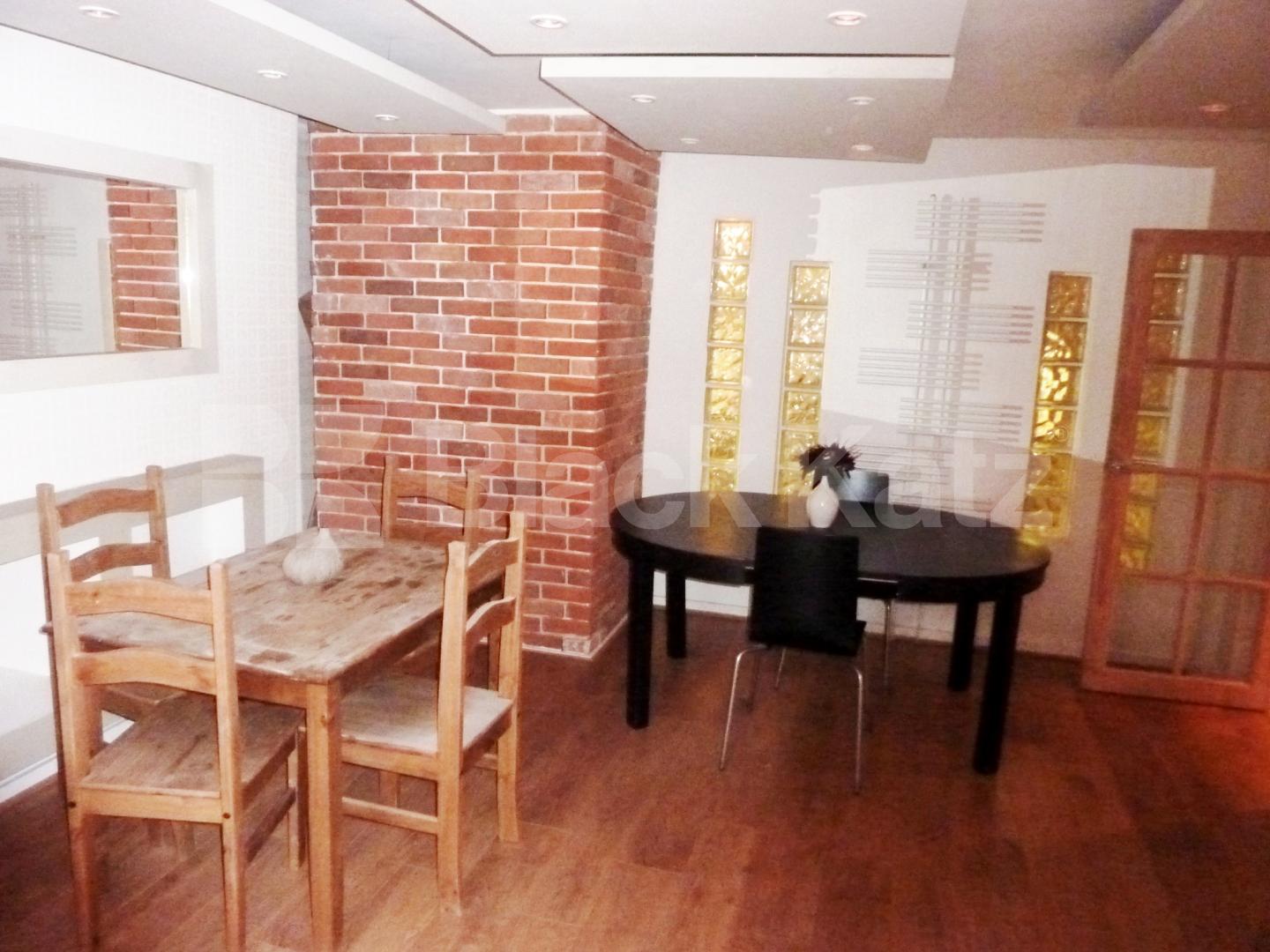 			LOCATION LOCATION LOCATION!, 2 Bedroom, 1 bath, 1 reception Flat			 Craven Terrace, Lancaster Gate