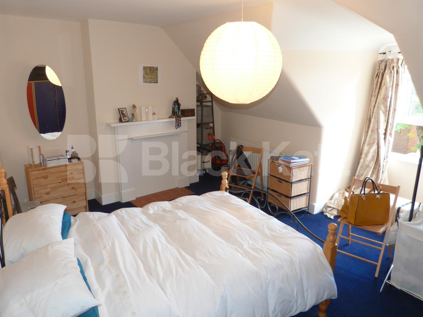 			Beautiful Top floor Apartment !, 1 Bedroom, 1 bath, 1 reception Flat			 Weston Park, Crouch End