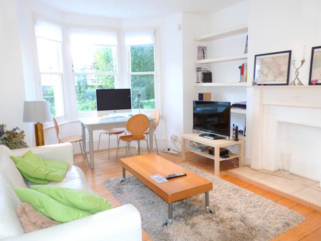 			UNDER OFFER , 1 Bedroom, 1 bath, 1 reception Flat			 Kingsgate Road, WEST HAMPSTEAD