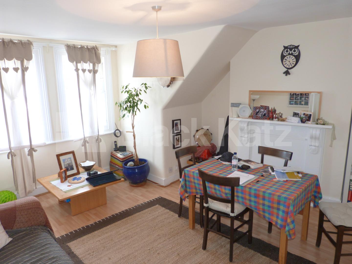 			Beautiful Top floor Apartment !, 1 Bedroom, 1 bath, 1 reception Flat			 Weston Park, Crouch End