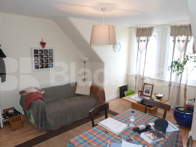 			Beautiful Top floor Apartment !, 1 Bedroom, 1 bath, 1 reception Flat			 Weston Park, Crouch End