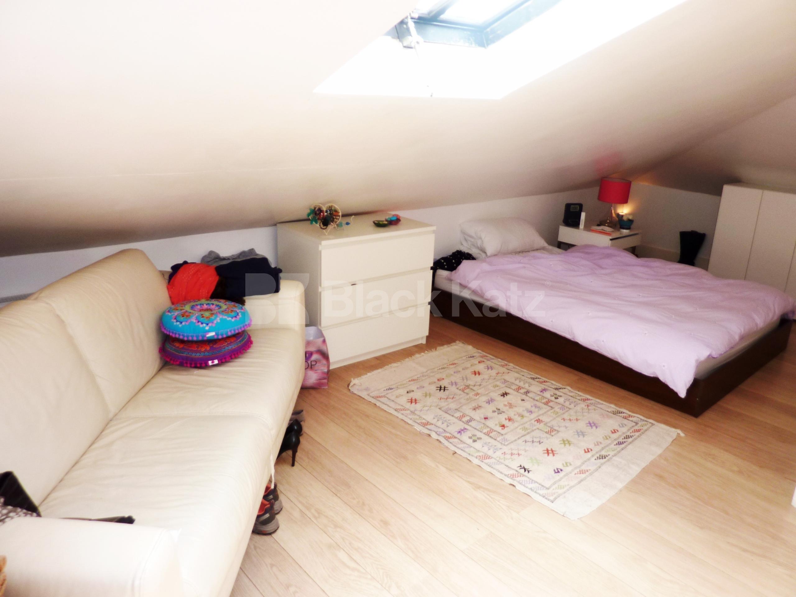 			Available mid September! Ideal for student and sharers!, 3 Bedroom, 1 bath, 1 reception Flat			 Camden Road, CAMDEN  NW1