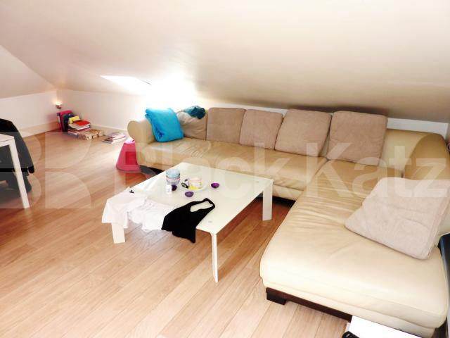 			Available mid September! Ideal for student and sharers!, 3 Bedroom, 1 bath, 1 reception Flat			 Camden Road, CAMDEN 