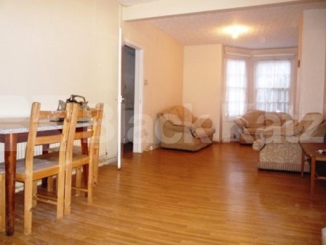 			THREE BED HOUSE WITH GARDEN!, 3 Bedroom, 1 bath, 1 reception Terraced House			 Tower Gardens, WOOD GREEN