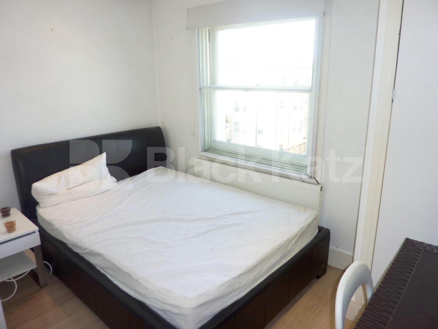 			Available mid September! Ideal for student and sharers!, 3 Bedroom, 1 bath, 1 reception Flat			 Camden Road, CAMDEN 