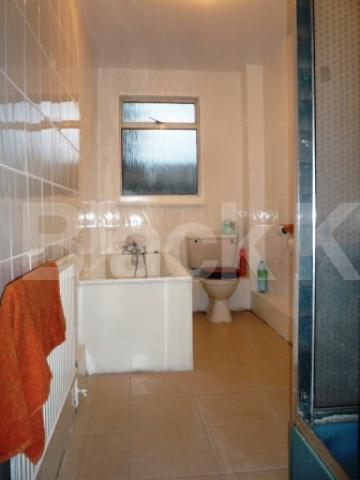 			THREE BED HOUSE WITH GARDEN!, 3 Bedroom, 1 bath, 1 reception Terraced House			 Tower Gardens, WOOD GREEN