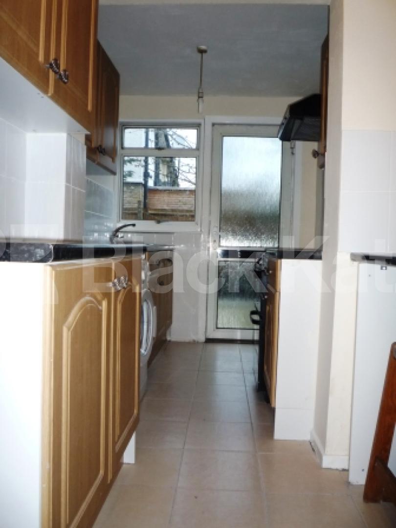 			THREE BED HOUSE WITH GARDEN!, 3 Bedroom, 1 bath, 1 reception Terraced House			 Tower Gardens, WOOD GREEN