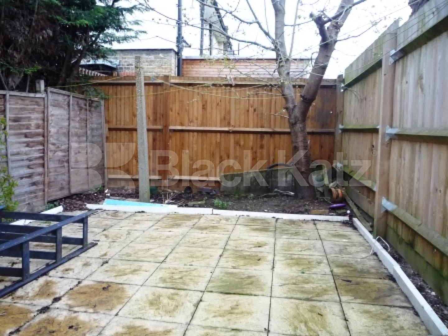 			THREE BED HOUSE WITH GARDEN!, 3 Bedroom, 1 bath, 1 reception Terraced House			 Tower Gardens, WOOD GREEN