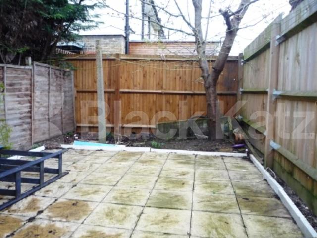 			THREE BED HOUSE WITH GARDEN!, 3 Bedroom, 1 bath, 1 reception Terraced House			 Tower Gardens, WOOD GREEN