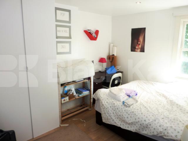 			Available mid September! Ideal for student and sharers!, 3 Bedroom, 1 bath, 1 reception Flat			 Camden Road, CAMDEN 