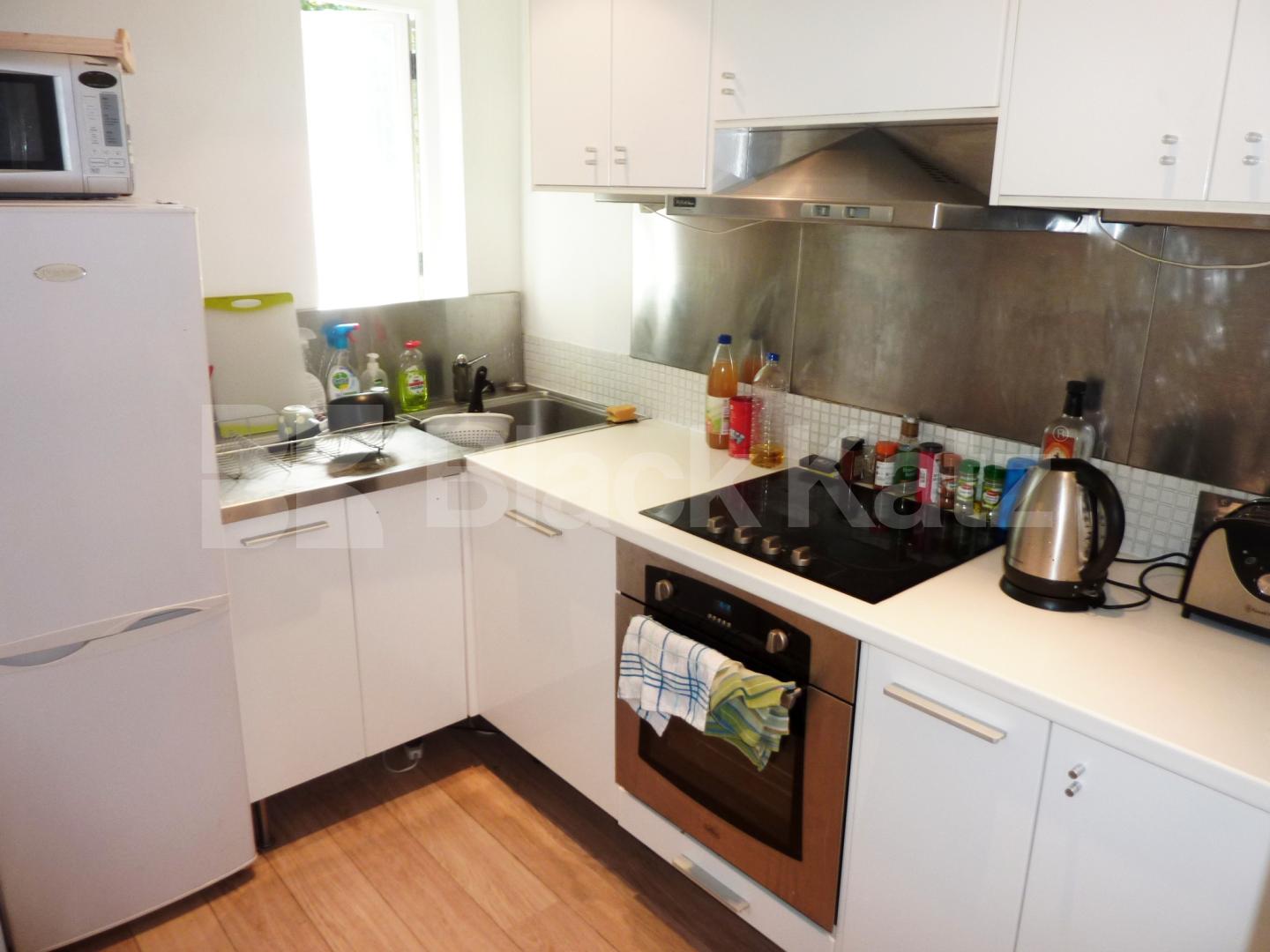 			Available mid September! Ideal for student and sharers!, 3 Bedroom, 1 bath, 1 reception Flat			 Camden Road, CAMDEN 