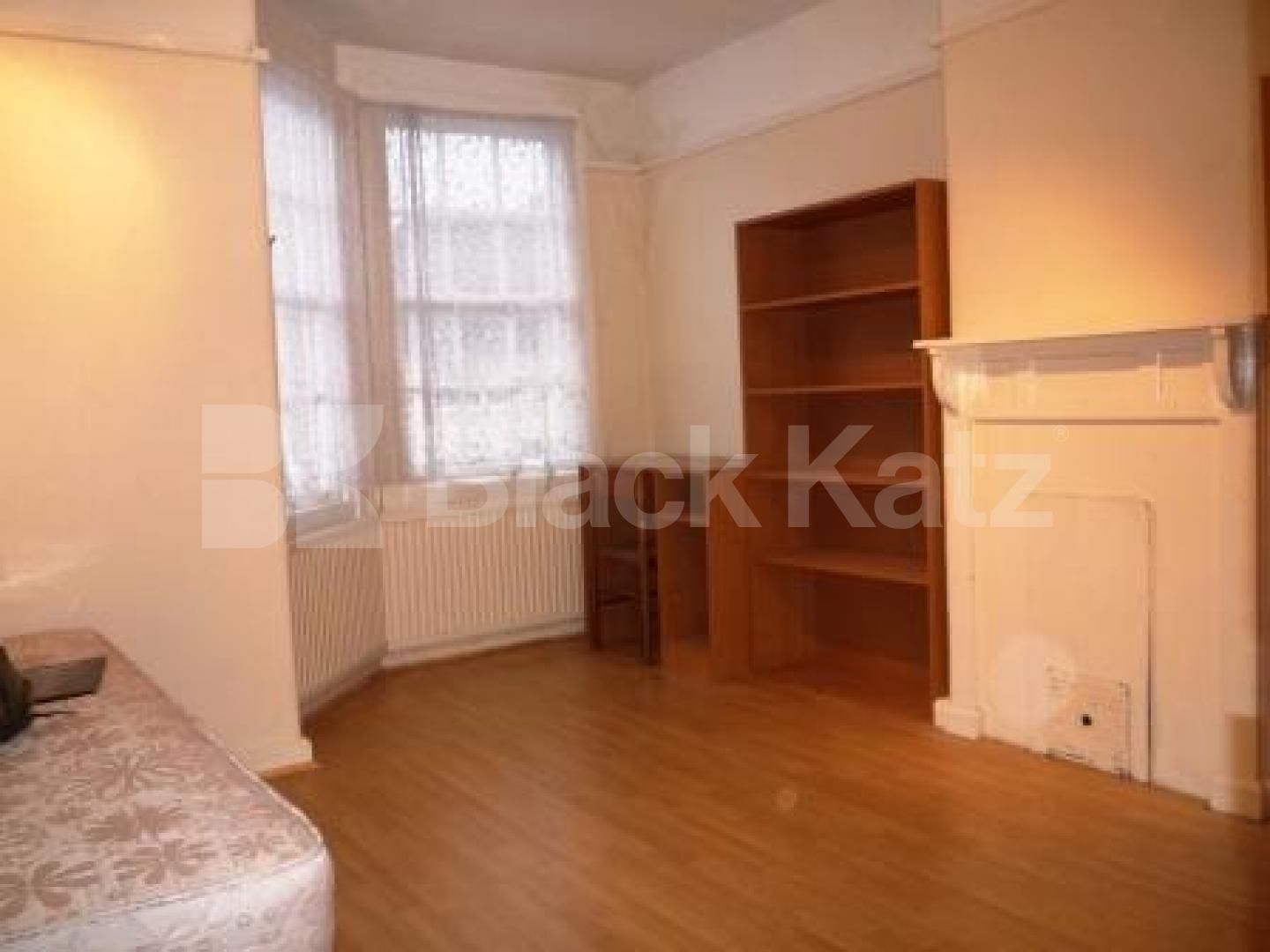 			THREE BED HOUSE WITH GARDEN!, 3 Bedroom, 1 bath, 1 reception Terraced House			 Tower Gardens, WOOD GREEN