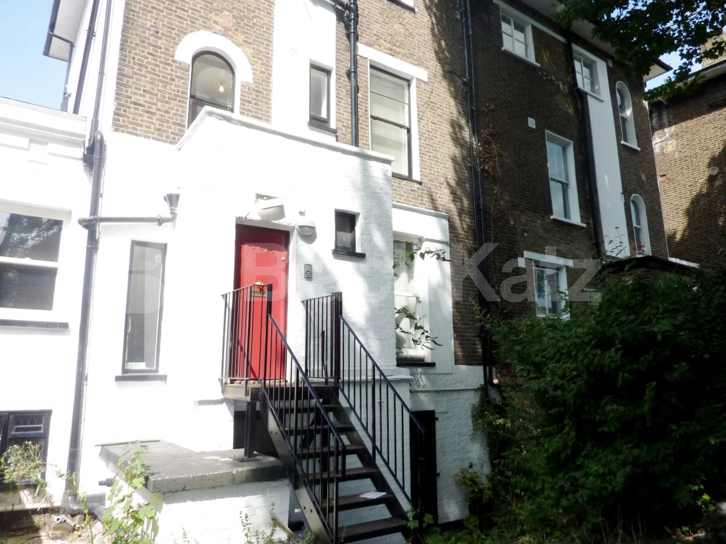 			Available mid September! Ideal for student and sharers!, 3 Bedroom, 1 bath, 1 reception Flat			 Camden Road, CAMDEN 