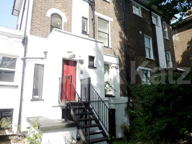 			Available mid September! Ideal for student and sharers!, 3 Bedroom, 1 bath, 1 reception Flat			 Camden Road, CAMDEN 