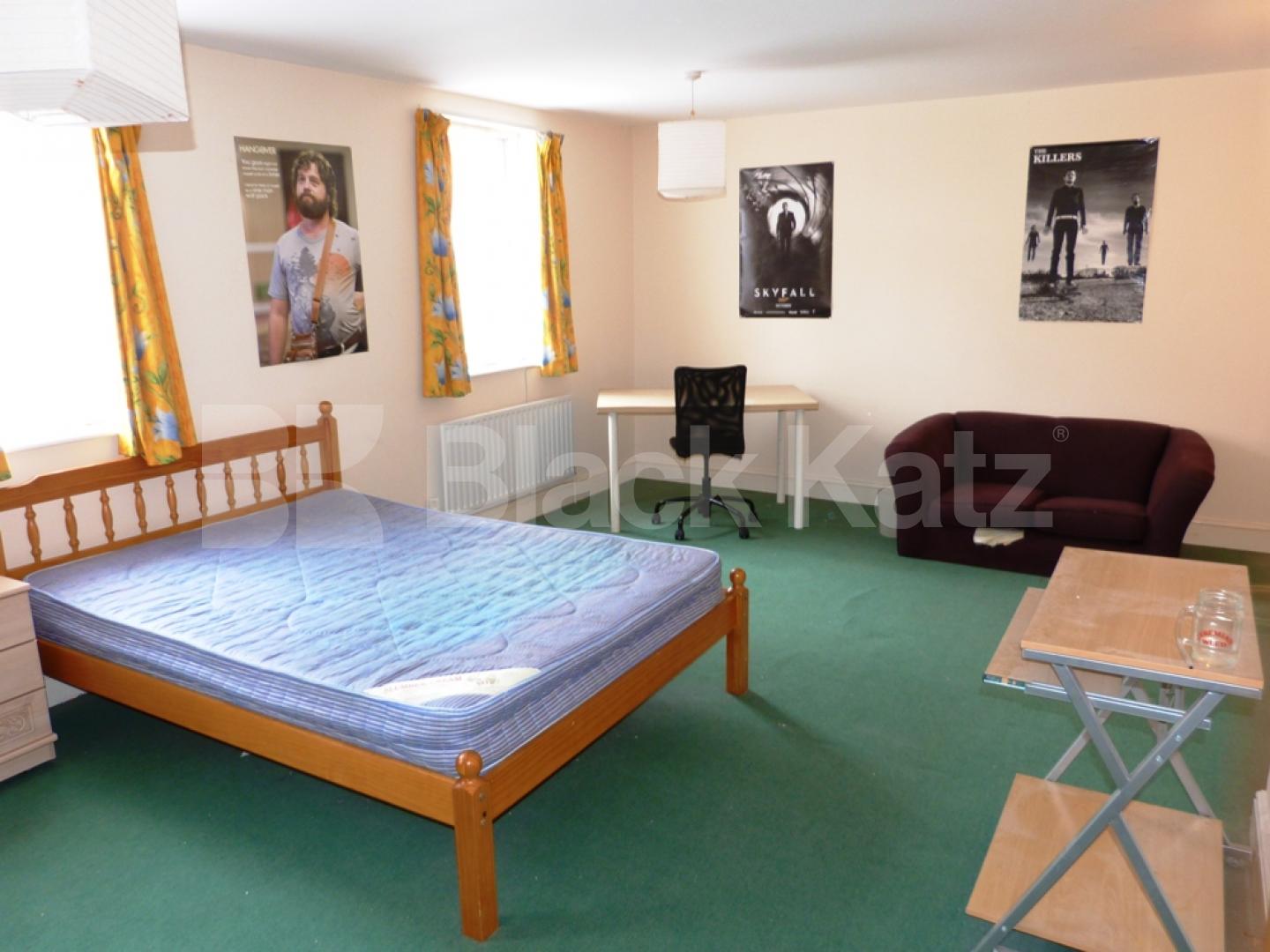 			3 Bedroom, 1 bath, 1 reception Mews House			 The Mews, Hornsey High Street