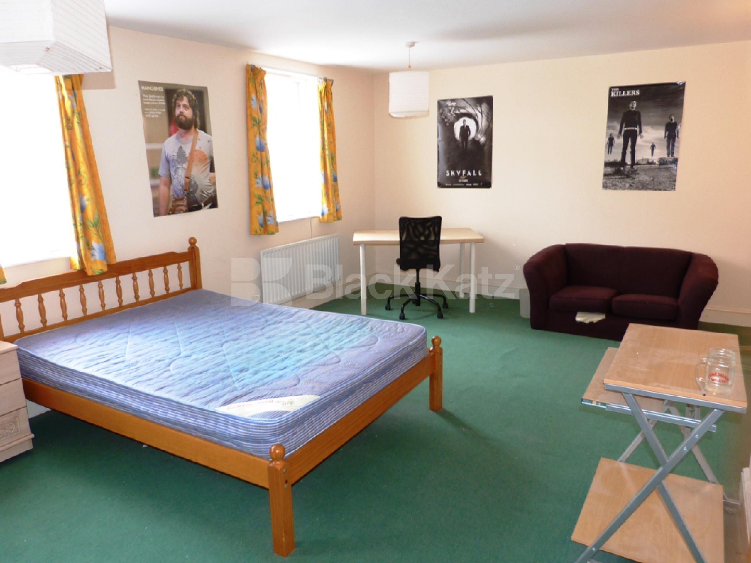 			3 Bedroom, 1 bath, 1 reception Mews House			 The Mews, Hornsey High Street n8