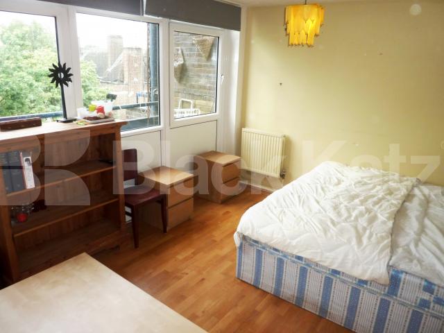 			GOOD FOR 3 SHARERS!, 2 Bedroom, 1 bath, 1 reception Flat			 Maitland Park Villas, CHALK FARM