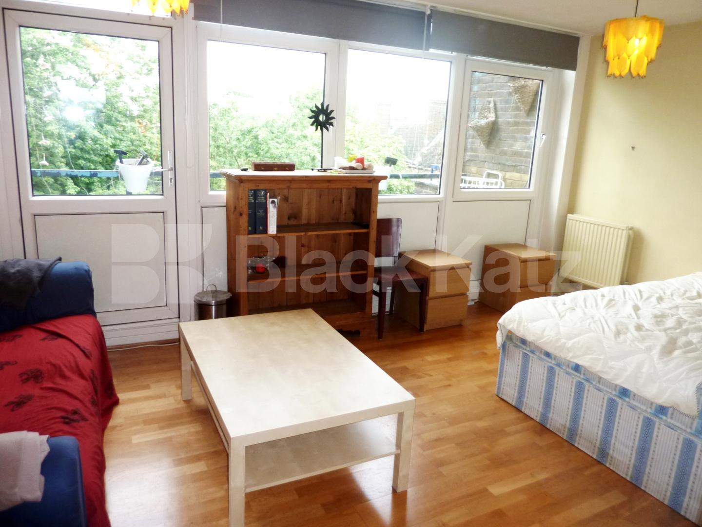			GOOD FOR 3 SHARERS!, 2 Bedroom, 1 bath, 1 reception Flat			 Maitland Park Villas, CHALK FARM