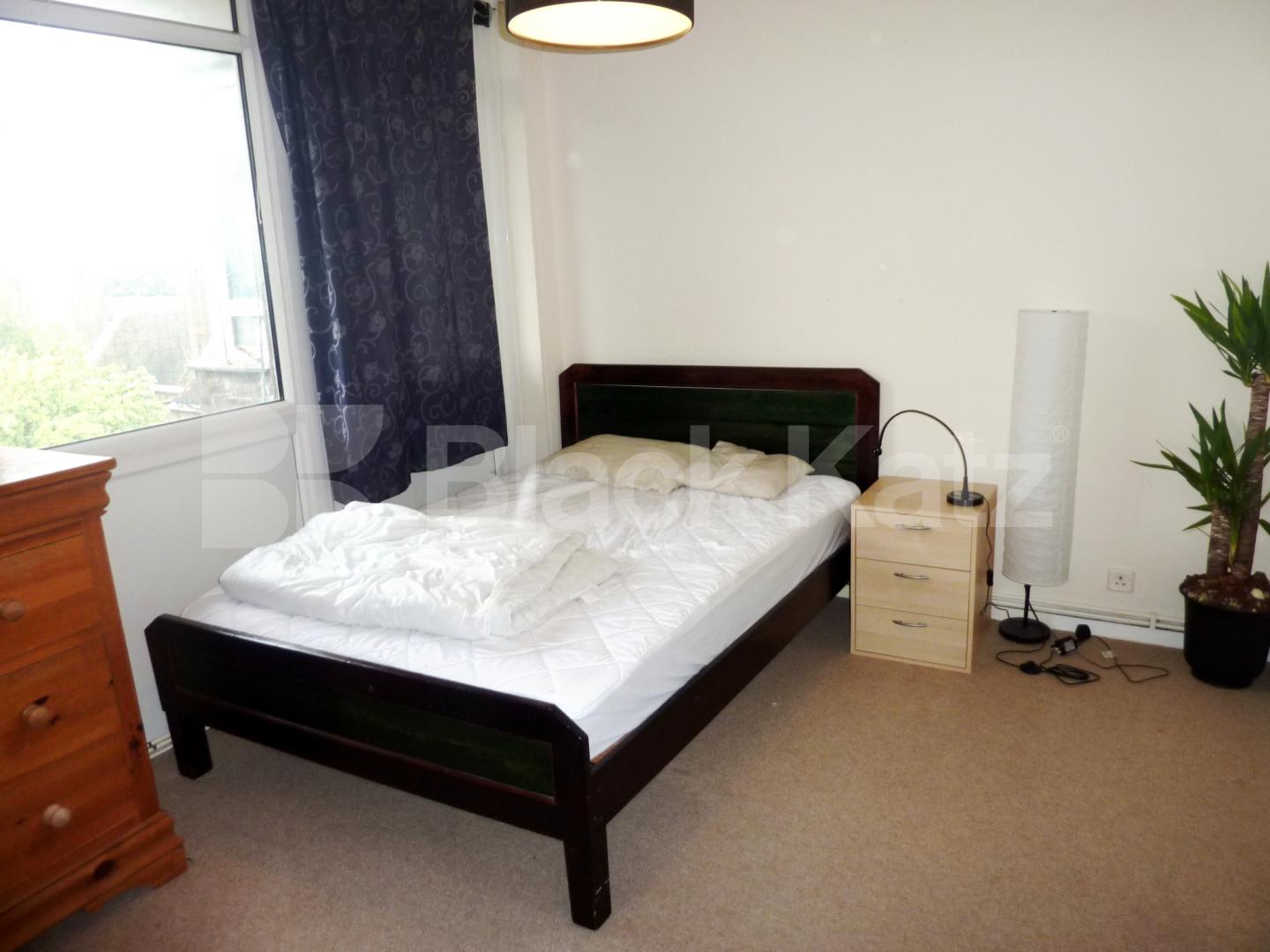			GOOD FOR 3 SHARERS!, 2 Bedroom, 1 bath, 1 reception Flat			 Maitland Park Villas, CHALK FARM