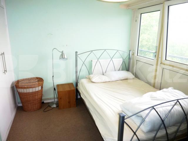 			GOOD FOR 3 SHARERS!, 2 Bedroom, 1 bath, 1 reception Flat			 Maitland Park Villas, CHALK FARM