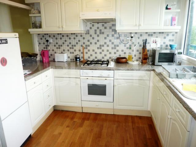 			GOOD FOR 3 SHARERS!, 2 Bedroom, 1 bath, 1 reception Flat			 Maitland Park Villas, CHALK FARM