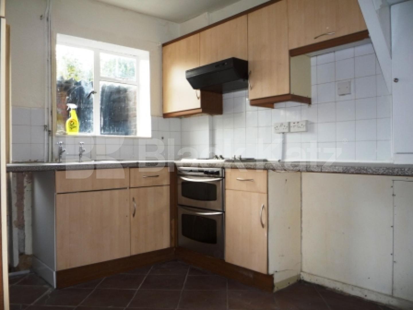 			3 Bedroom, 1 bath, 1 reception House			 Colney Hatch Lane, MUSWELL HILL