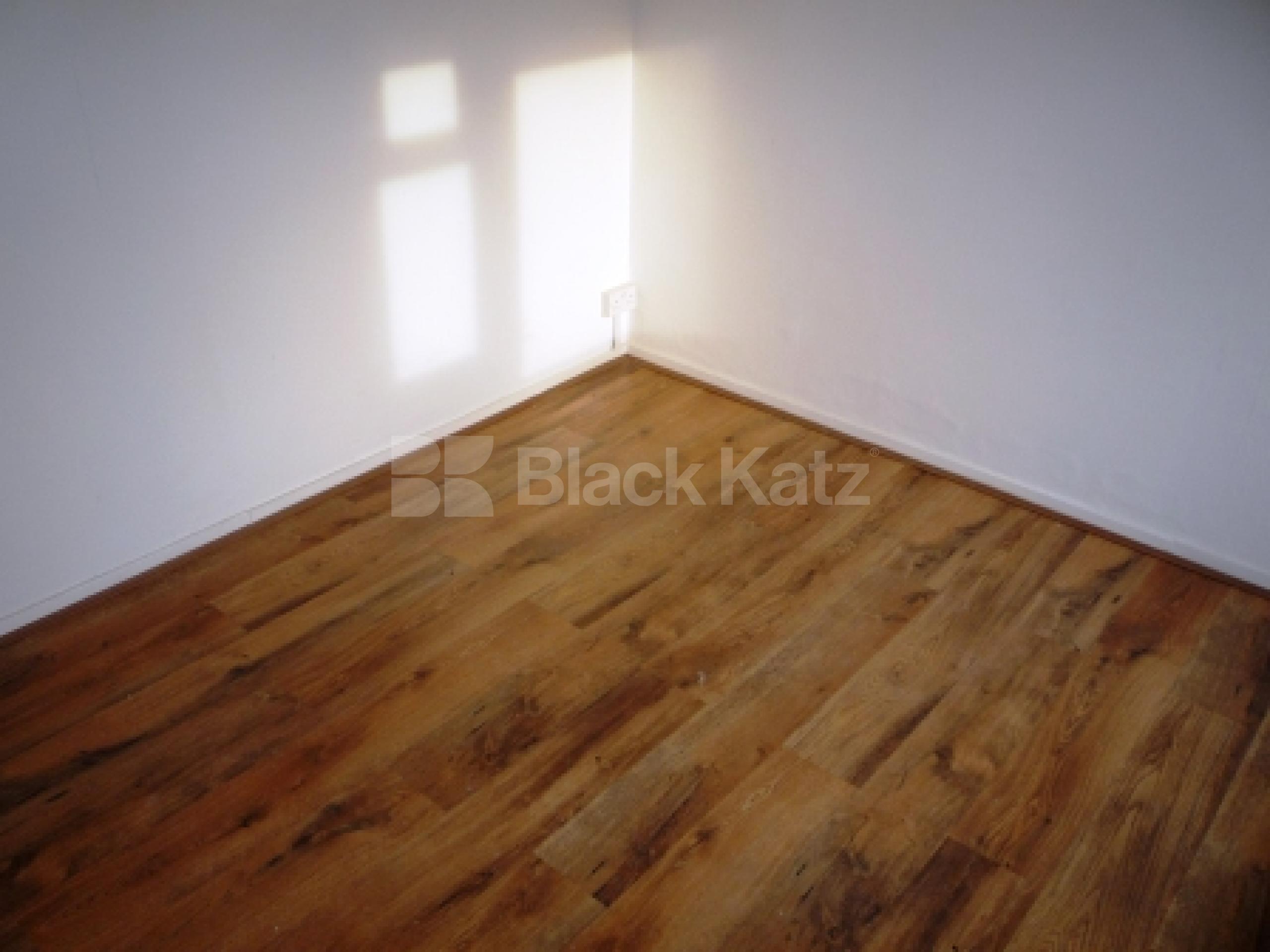 			3 Bedroom, 1 bath, 1 reception House			 Colney Hatch Lane, MUSWELL HILL N10