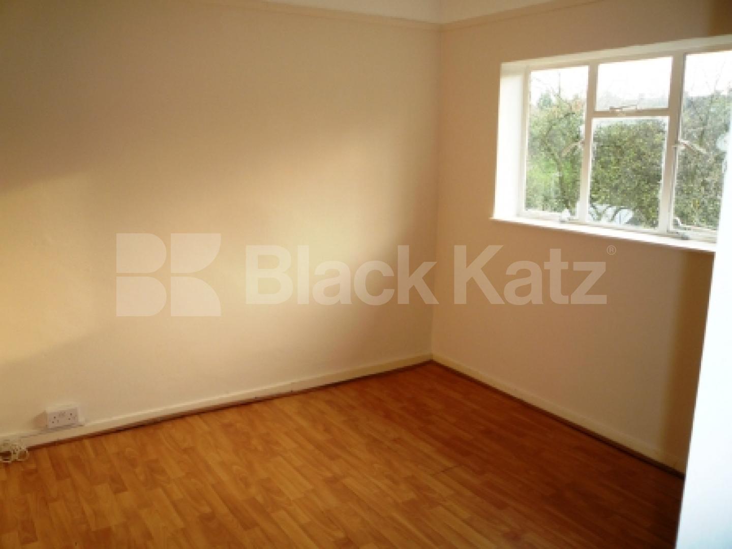 			3 Bedroom, 1 bath, 1 reception House			 Colney Hatch Lane, MUSWELL HILL