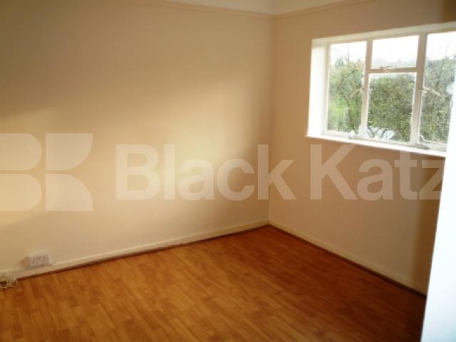 			3 Bedroom, 1 bath, 1 reception House			 Colney Hatch Lane, MUSWELL HILL