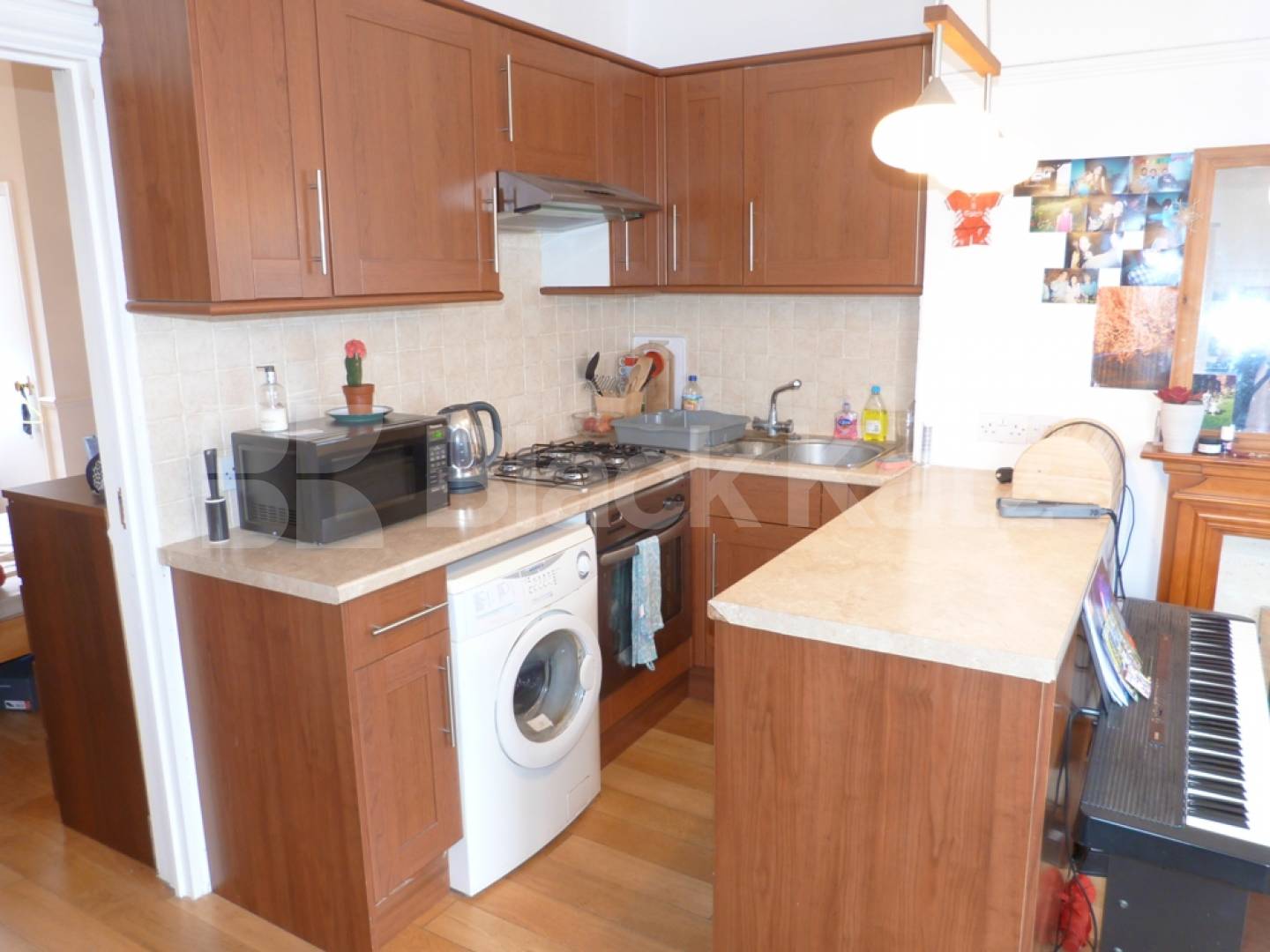 			Includes Council Tax & Water!, 1 Bedroom, 1 bath, 1 reception Flat			 The Broadway, CROUCH END BROADWAY