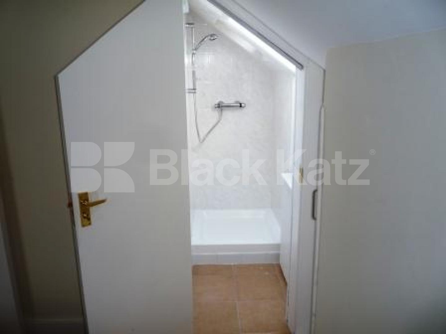 			3 Bedroom, 1 bath, 1 reception Flat			 Muswell Avenue, Muswell Hill