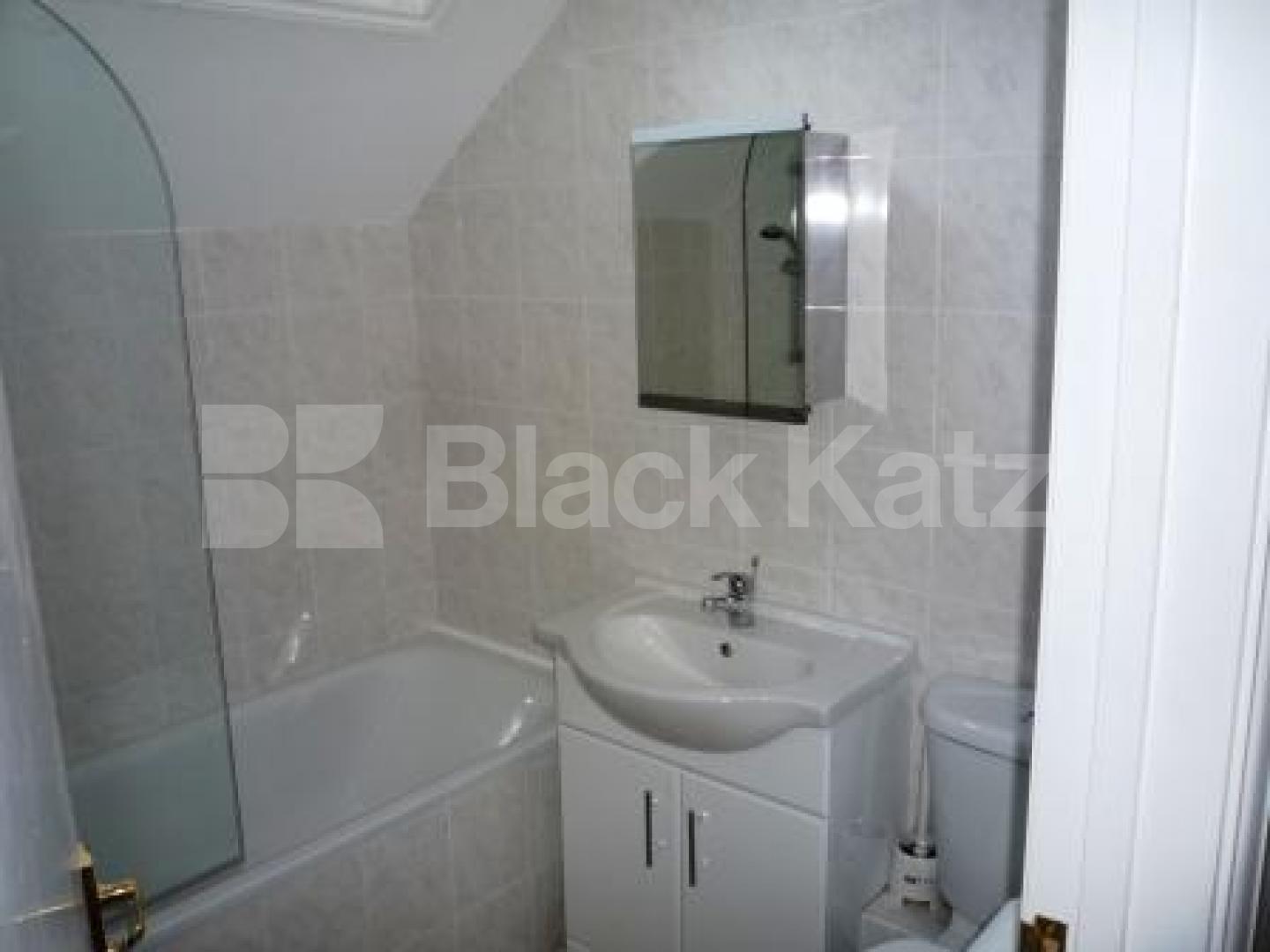 			3 Bedroom, 1 bath, 1 reception Flat			 Muswell Avenue, Muswell Hill