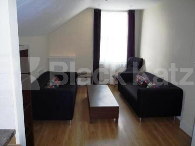 			3 Bedroom, 1 bath, 1 reception Flat			 Muswell Avenue, Muswell Hill