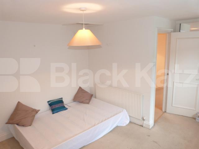 			3 Bedroom, 1 bath, 1 reception Maisonette			 Hornsey High Street, Crouch End