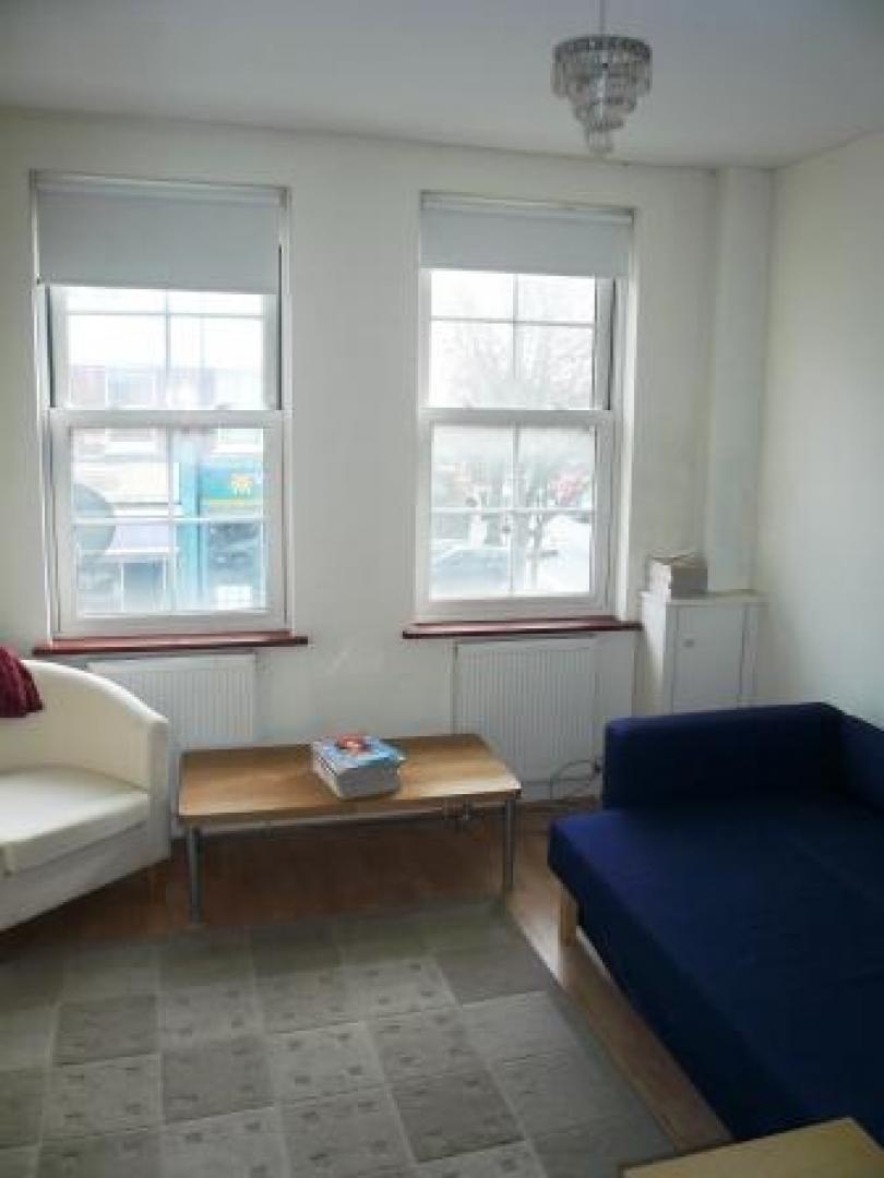 			Studio Apartment, 1 bath, 1 reception Studio			 West End Lane, WEST HAMPSTEAD