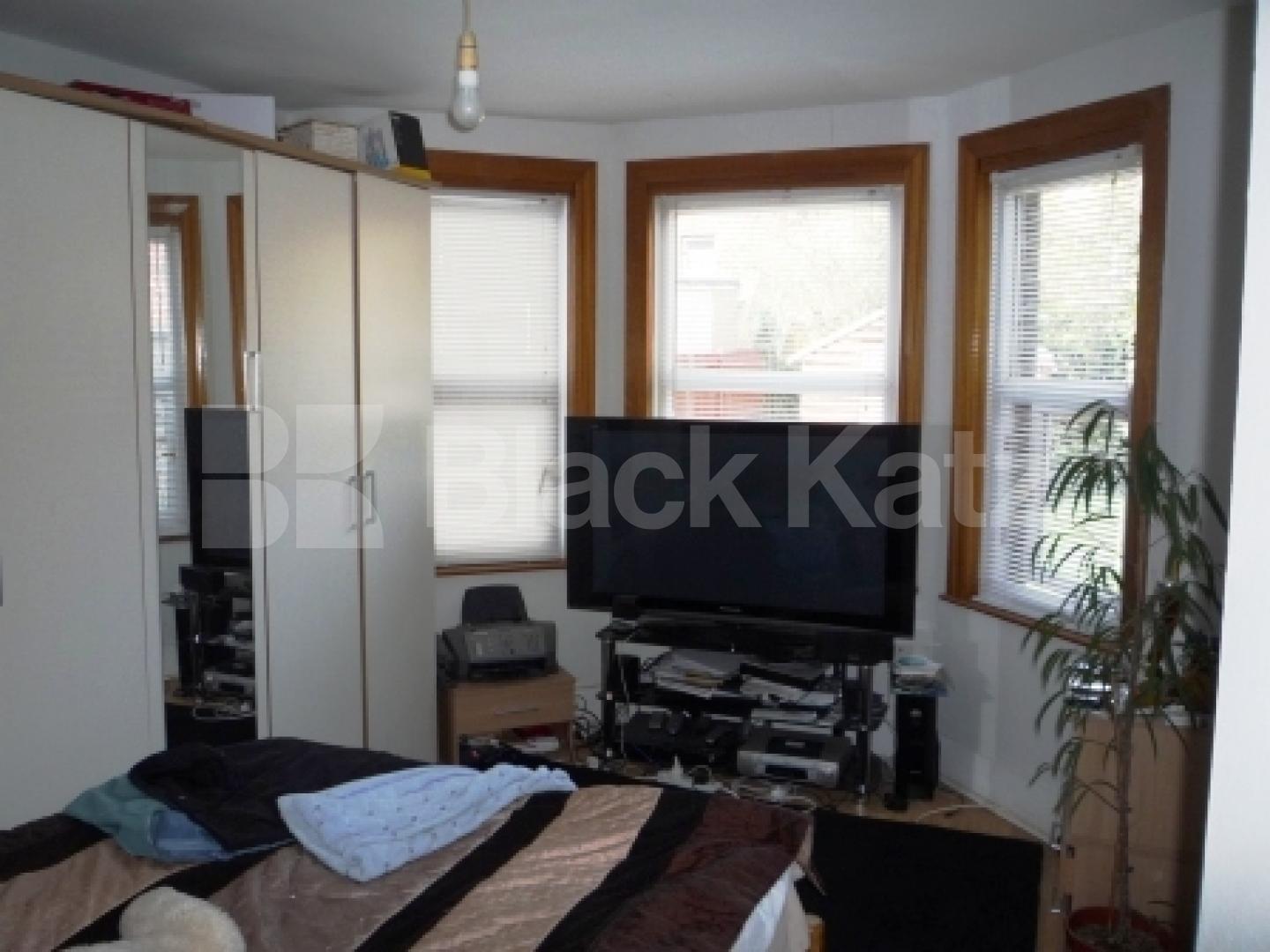 			2 Bedroom, 1 bath, 1 reception Flat			 Coleraine Road, TURNPIKE LANE