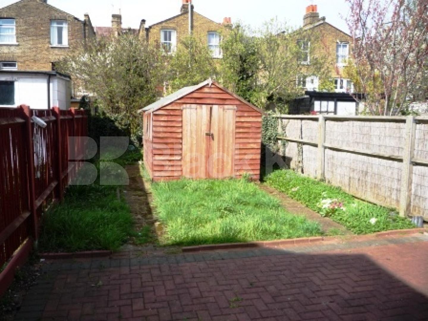 			2 Bedroom, 1 bath, 1 reception Flat			 Coleraine Road, TURNPIKE LANE