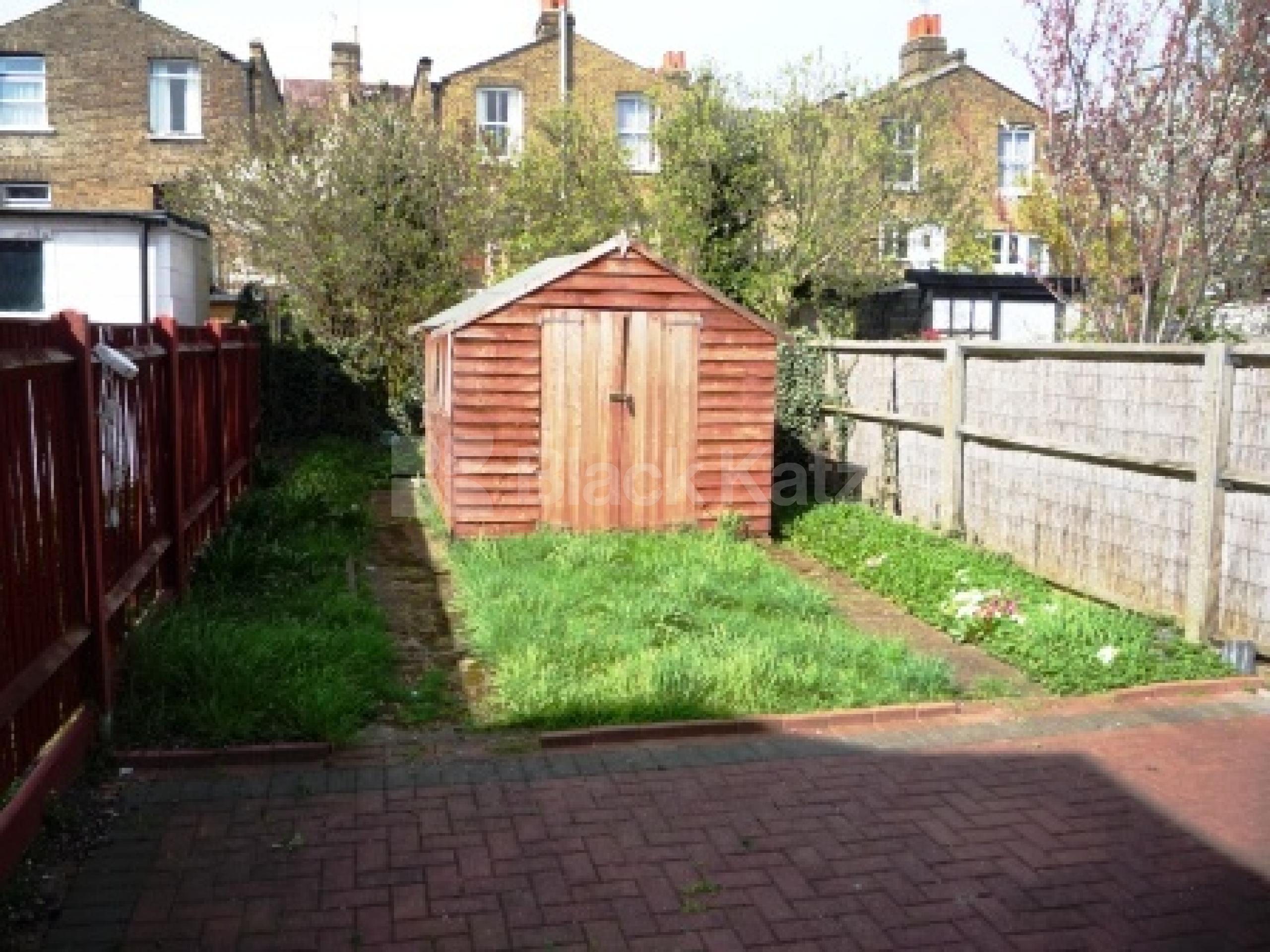 			2 Bedroom, 1 bath, 1 reception Flat			 Coleraine Road, TURNPIKE LANE N8