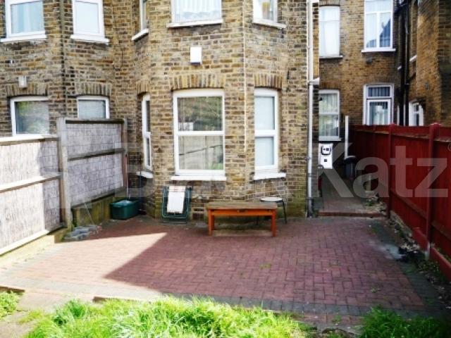 			2 Bedroom, 1 bath, 1 reception Flat			 Coleraine Road, TURNPIKE LANE