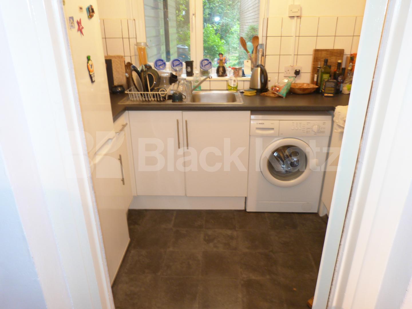 			MASSIVE STUDIO!, Studio Apartment, 1 bath, 1 reception Apartment			 Hornsey Lane, HIGHGATE