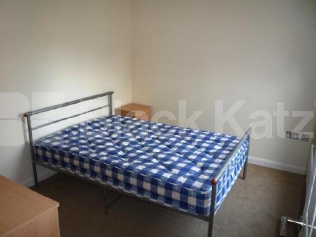 			2 Bedroom, 1 bath, 1 reception Flat			 Willingdon Road, Turnpike Lane