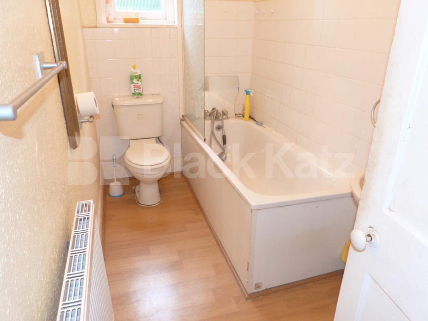 			Massive Property !, 1 Bedroom, 1 bath, 1 reception Flat			 Fortis Green Road, Muswell Hill