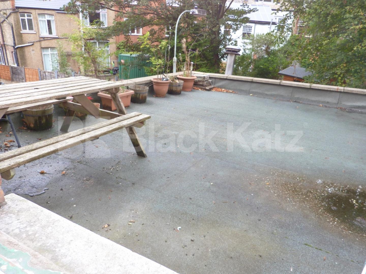 			Massive Property !, 1 Bedroom, 1 bath, 1 reception Flat			 Fortis Green Road, Muswell Hill