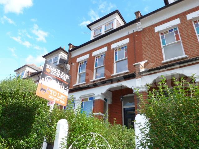 			A Must See Property !, 2 Bedroom, 1 bath, 1 reception Flat			 Glebe Road, CROUCH END